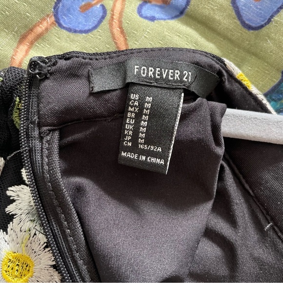 Forever 21 Embroidered Daisy Mock-Neck Mesh Mini Dress MEDIUM - Picture 7 of 7